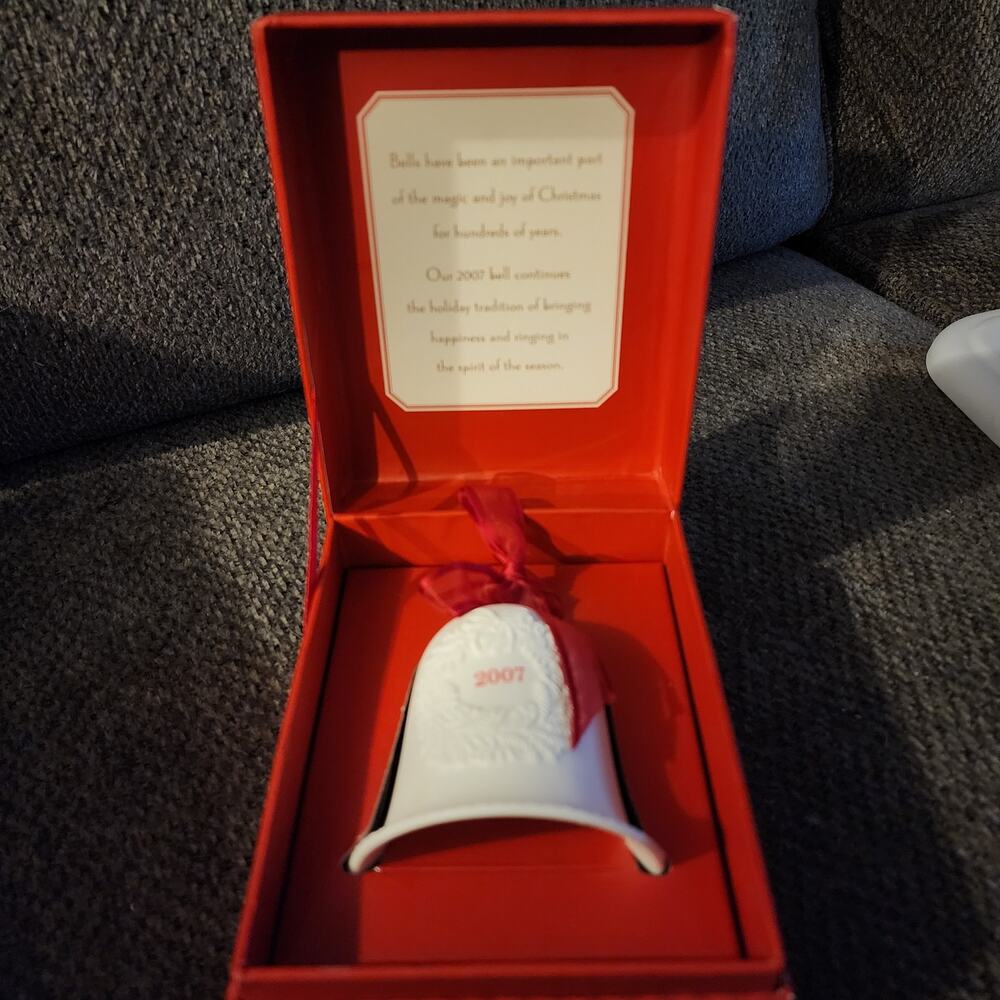 HALLMARK KEEPSAKE CHRISTMAS ORNAMENT-PORCELAIN BELL 2007